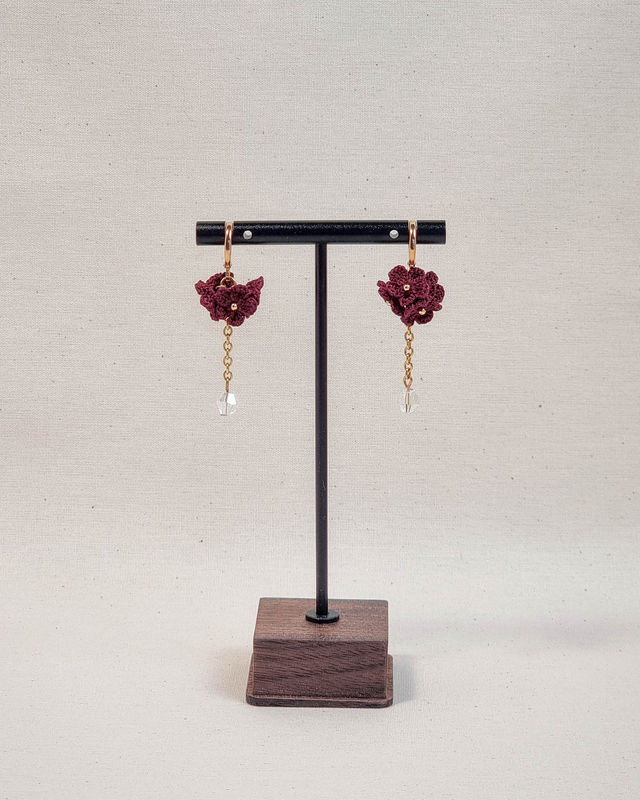 Kvačkani uhani bordo rdeči