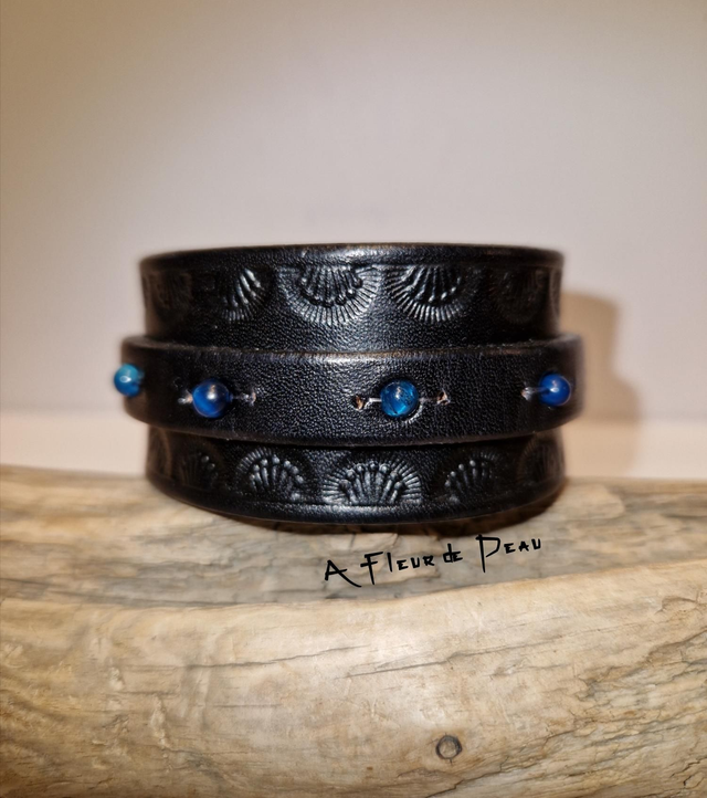 Bracelet cuir doubles lanières.