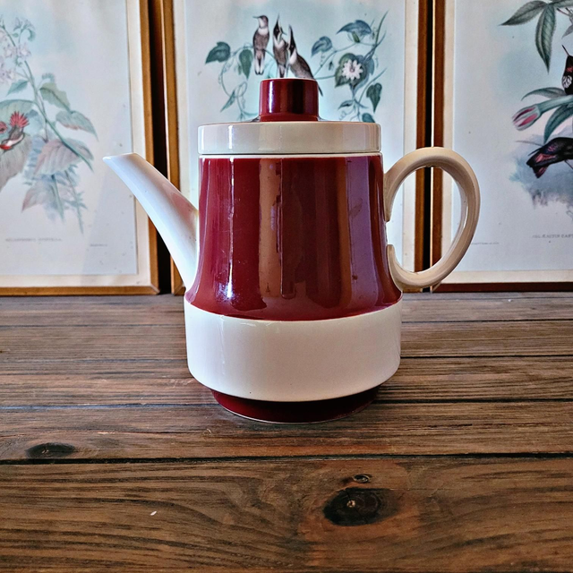 X Théière vintage en céramique couleur blanche et bordeaux
