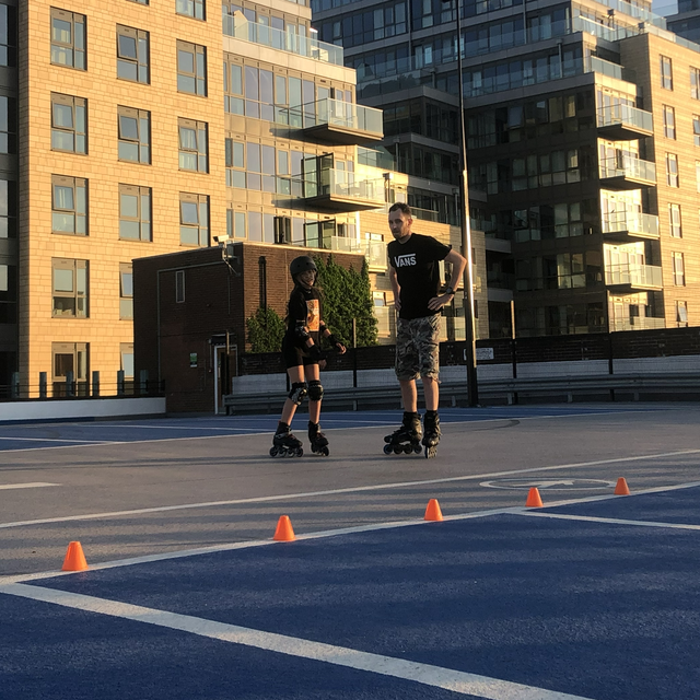 FAMILY Skate Lesson - Single | Sat (1hr per lesson) Kids 5:30-6:30pm / Adults 6:30pm -7:30pm