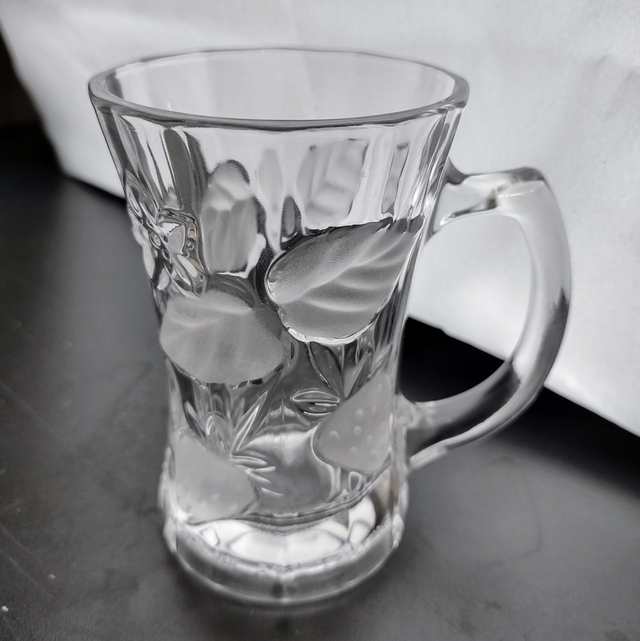 Soga | Japanse Mok Melkbeker Theeglas (diameter 7,0 | hoogte 10,5 cm) Transparant glas '3D Frozen Aardbeien' motief | Vintage