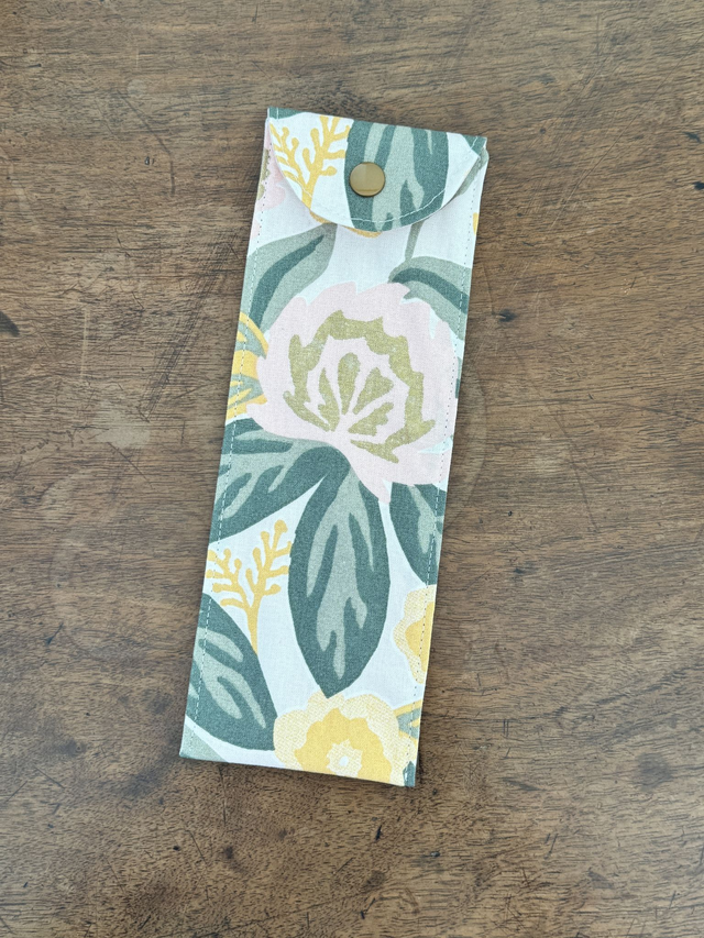 Étui à brosse à dents / ou à couverts