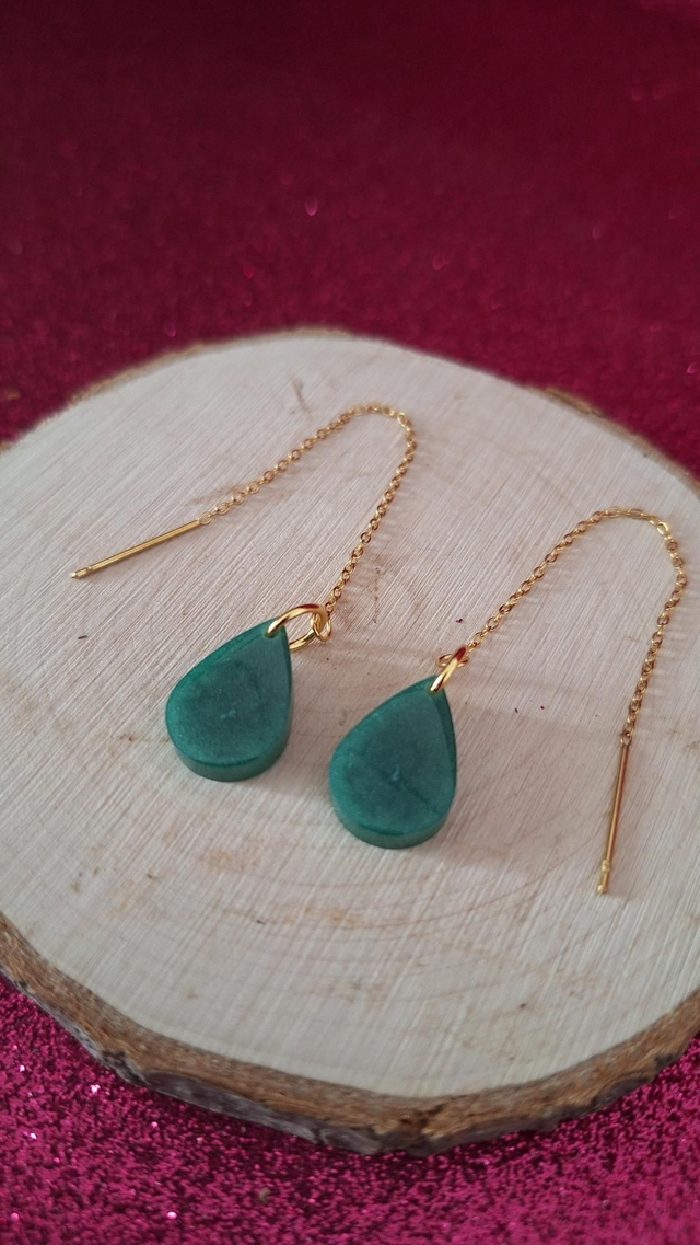 Boucles d'oreilles à enfiler doré gouttes vertes