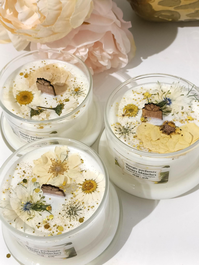 Bougie cloche fleurs blanches