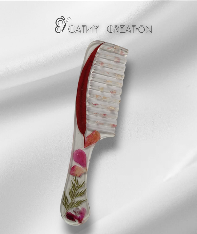 Peigne avec inclusion de fleurs 