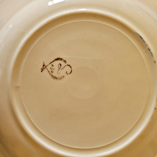 Assiettes creuses vintage faïence ADP, motifs de roses couleur bleu