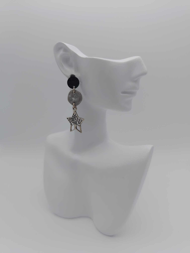 Boucles d&#039;oreilles en métal et porcelaine froide   