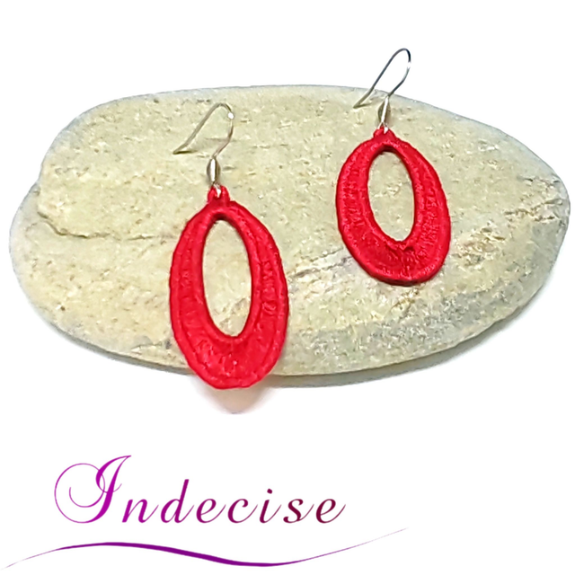 Boucles d'oreilles rouge vif - broderie en machine - Création Indecise artisanat français
