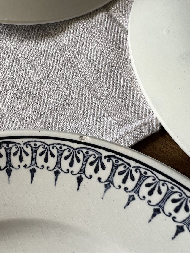 PRIMAX - Suite de 6 assiettes plates signées St Amand - Terre de Fer