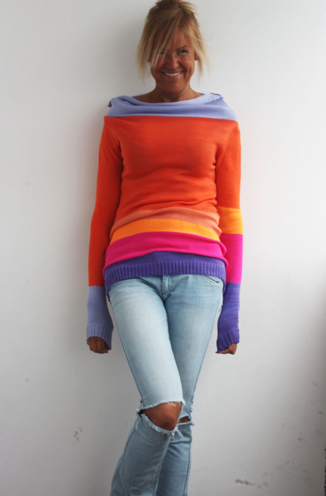 Elongated sweater, bright, 