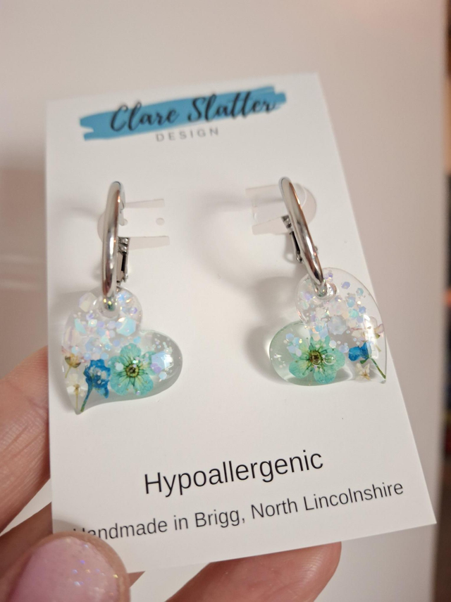 Blue flower and glitter heart hoop earrings