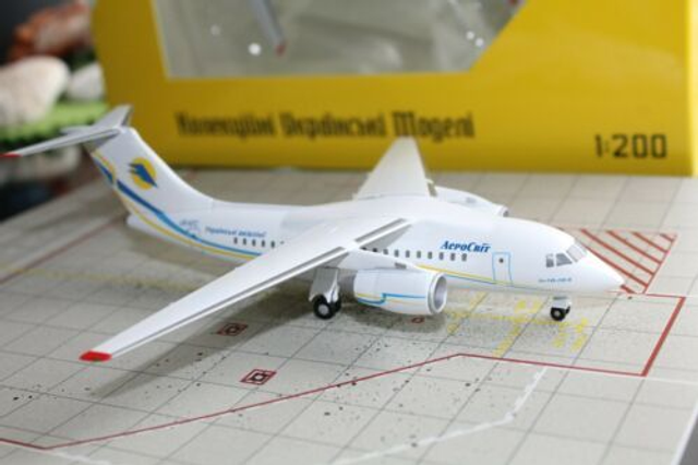 Aerosvit AN-148 (UR-NTC) 1:200, lim. Ed. 50, very rare!