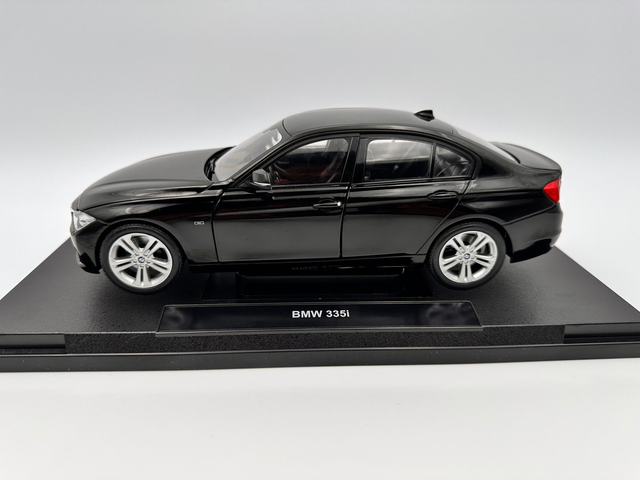 BMW 335i 2019 black - Scale - 1:18