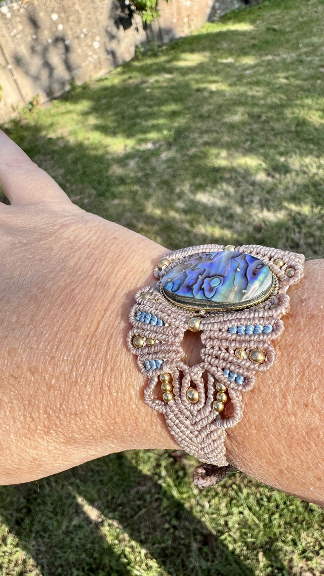 Manchette Azura – Abalone Shell & laiton – Pièce unique