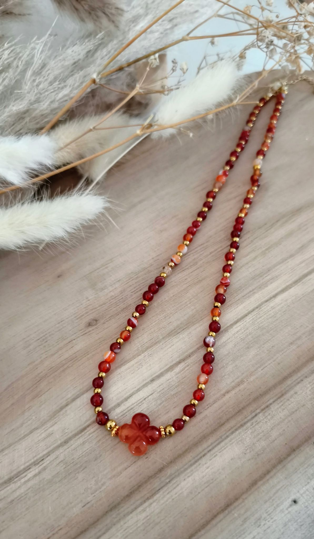 A Collier "Trèfle" Cornaline