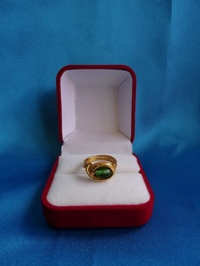 Bague fil aluminium doré et perle