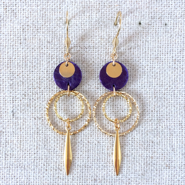 Boucles d’oreilles « Ukulele lungo » dorées, cuir violet métallisé