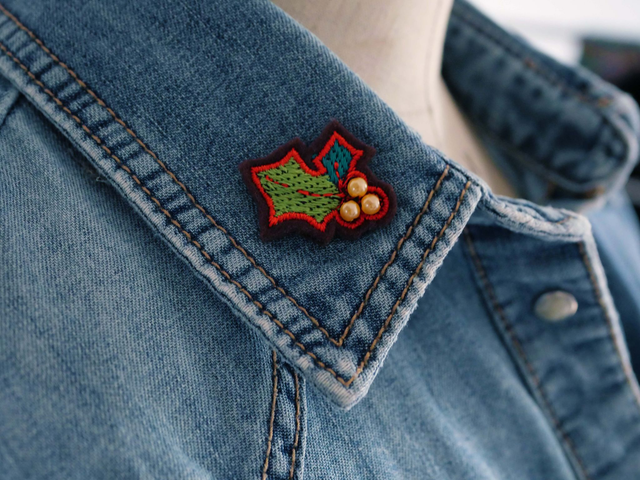 Pins Spécial Noël (Pins brodés main et machine)