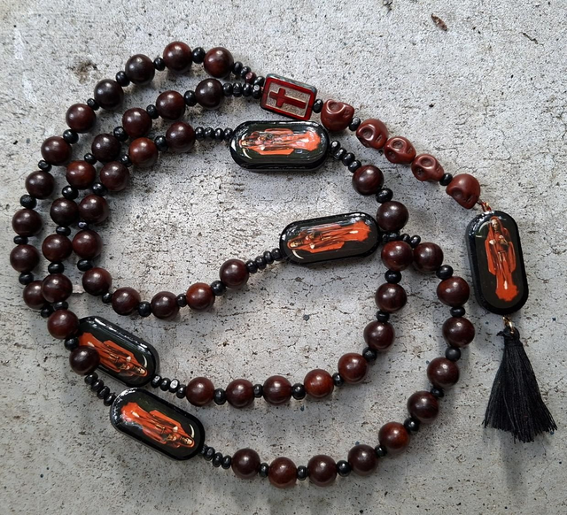 Chapelet Santa Muerte rouge