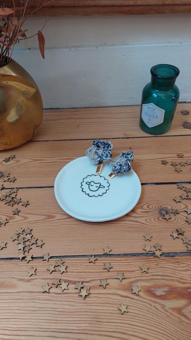 Pince crocodile fleurs cerisier noires 