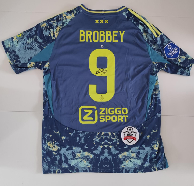 Gesigneerd Ajax uit-shirt van Brian Brobbey
