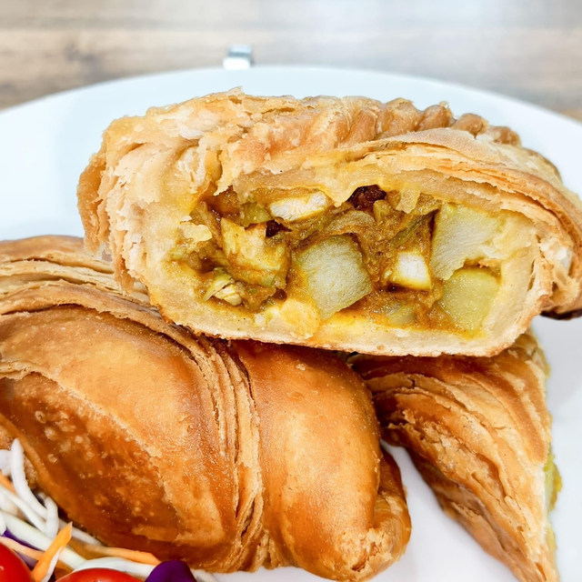 2 home made curry puffs (chicken)