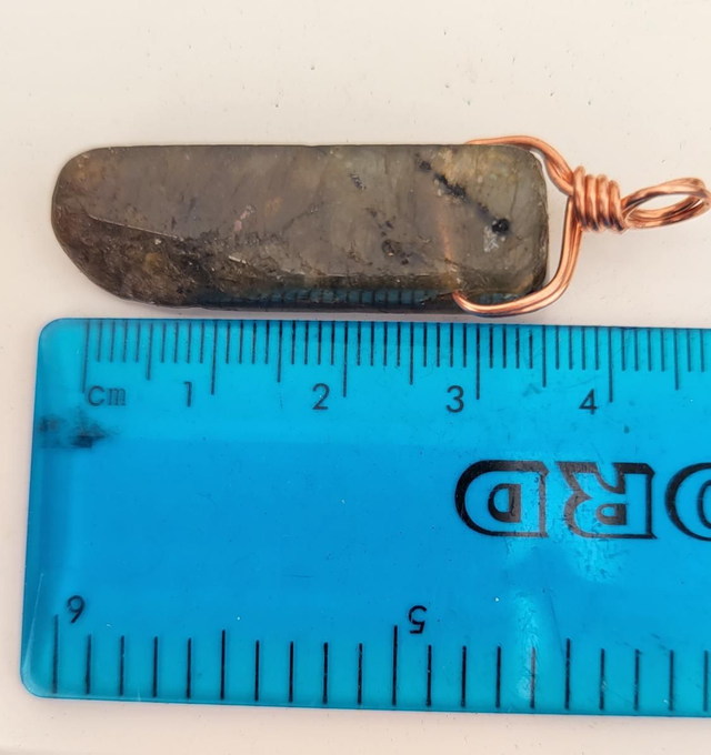 Labradorite pendant - medium
