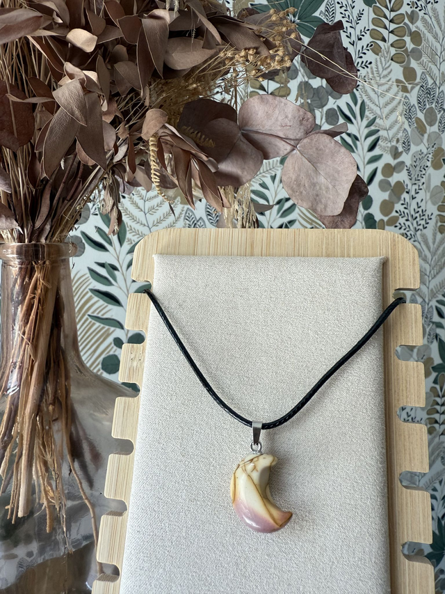 Collier Pendentif Lune en Mookaïte sur Cordon noir ou Chaine inox