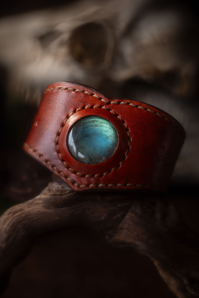 Bracelet en cuir et labradorite bleue