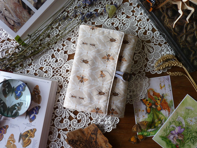 Protège livre motif insectes 
