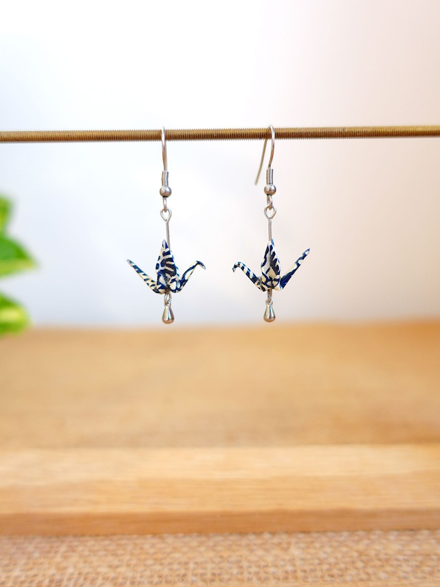 Boucles d&#039;oreilles origami grues, oiseaux / INOX / Papier japonais washi / Bleu, blanc, argent /