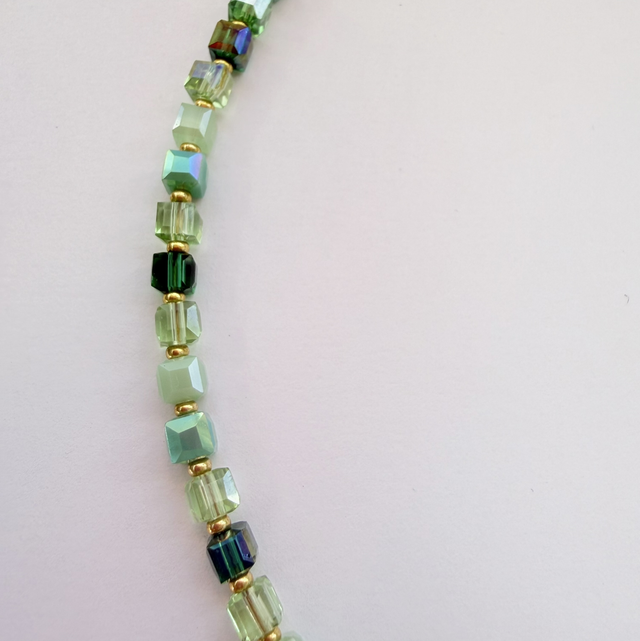 ELARA – Emerald Green & Mint Glass Beaded Necklace