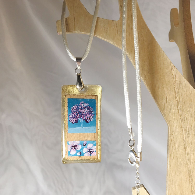 Collana "Albero di ciliegio" sfondo oro