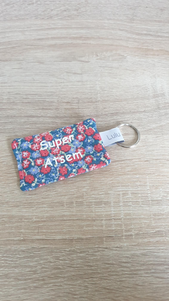 Porte clés Super Atsem (bleu rouge)