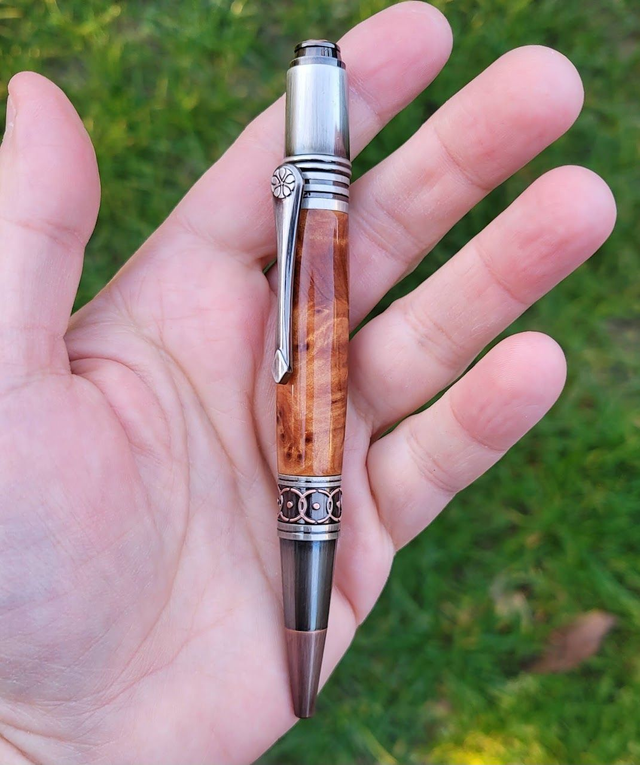 Stylo Olympus en loupe de thuyas du maroc