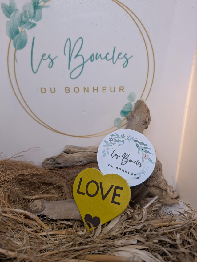 Broche personnalisée Love ( moutarde) br039