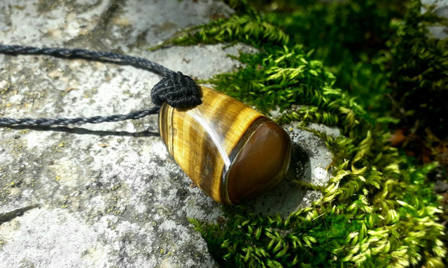 Collier pendentif • œil de tigre 