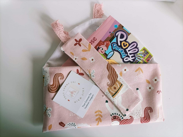 Pochette avec marque page 