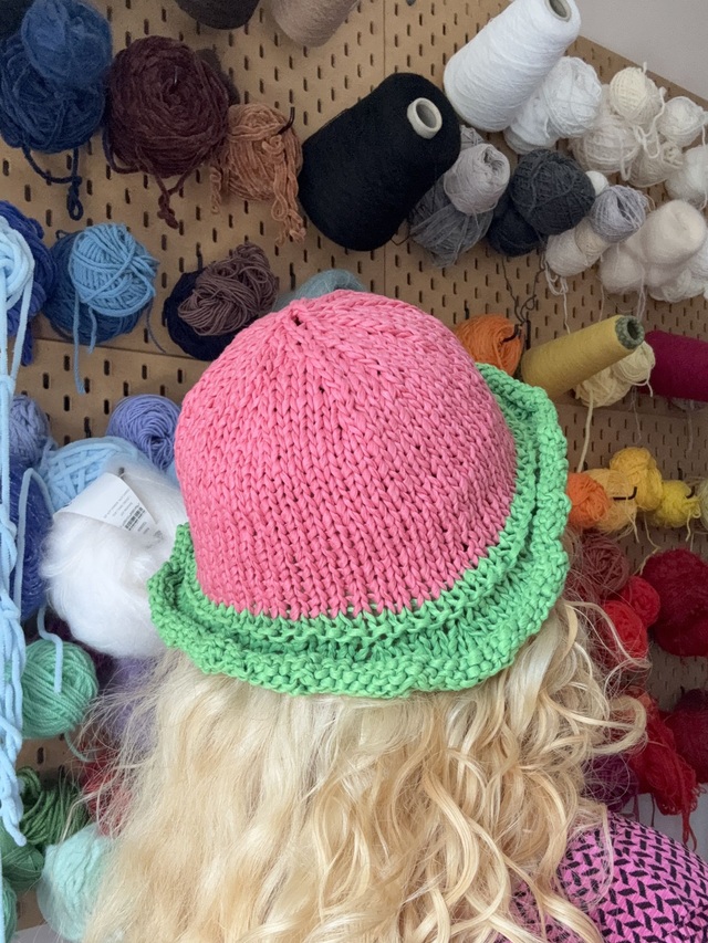 CHAPEAU ROSE ET VERT