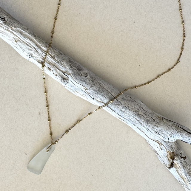 Collier Trésor marin doré blanc