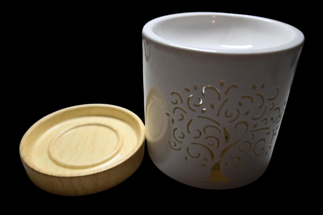 Brûle-parfum arbre de vie en céramique blanche et bois