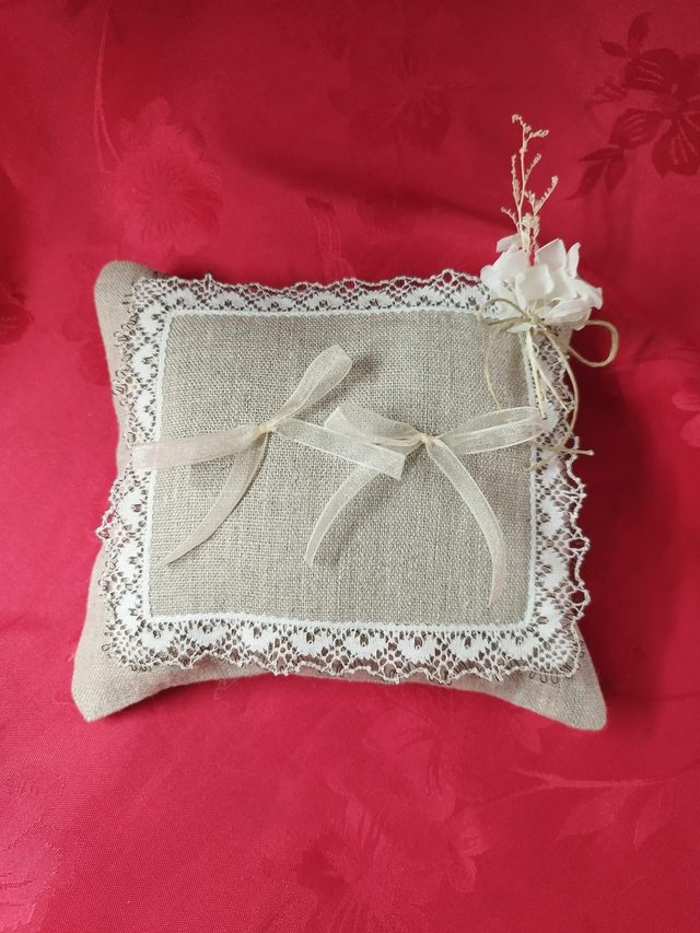 Coussin porte alliance Mariage style moderne 