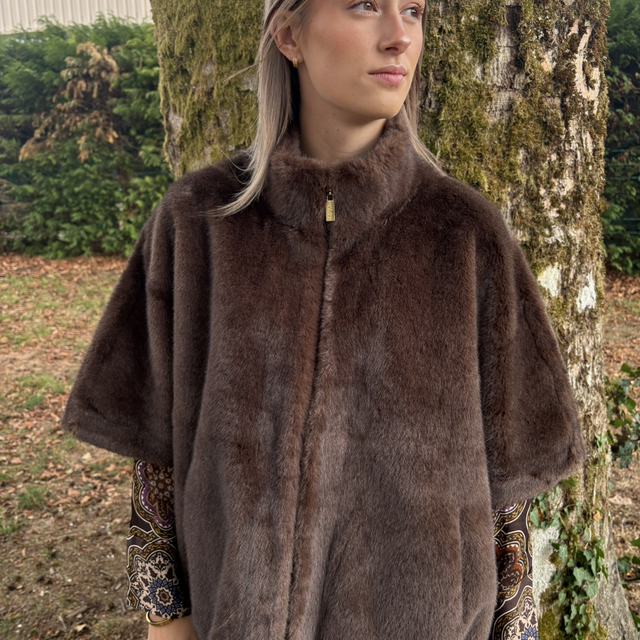Poncho effet fourrure chocolat – Micha