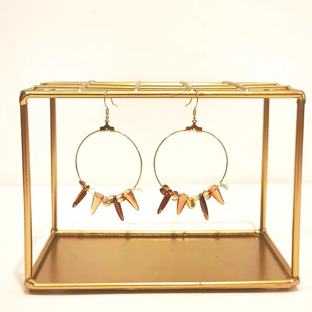 Boucles Cicerbita – Créoles dorées & perles ambre cristal – Verre de Bohême – Pièce unique