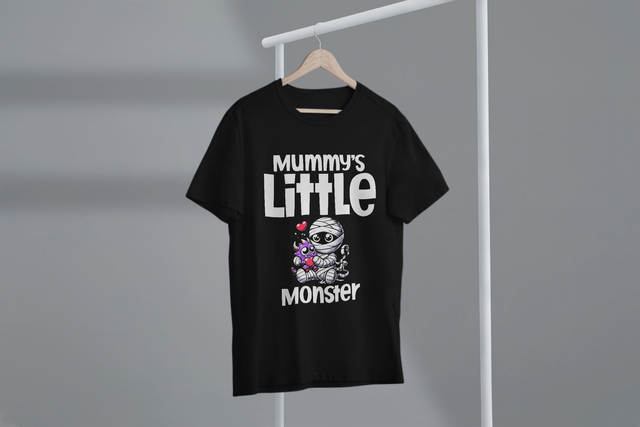 Mummy’s Little Monster, Halloween Humor, Cute Costumes. Mamas kleines Monster, Halloween-Humor, süße Kostüme