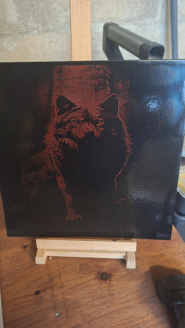 Lupus Obscura – Gravure laser sur toile peinte main