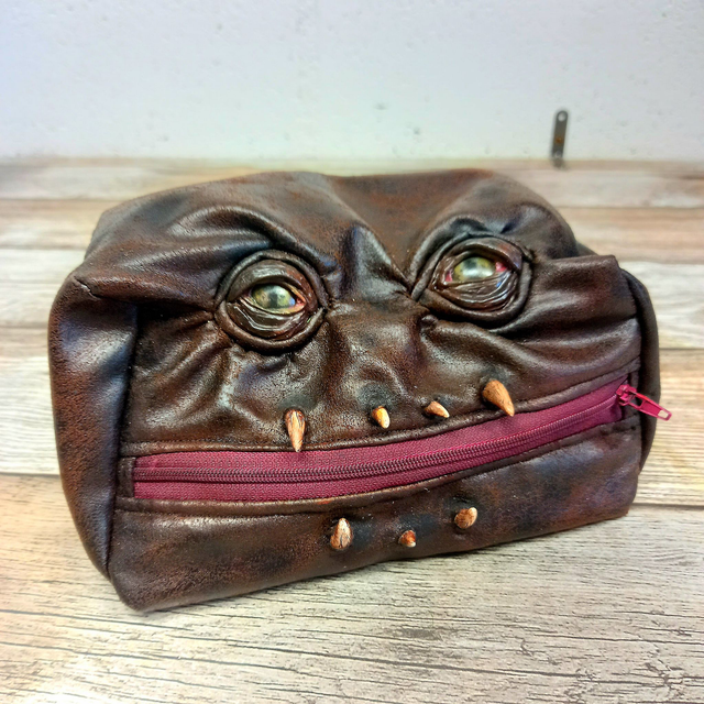 Trousse - monstre marron