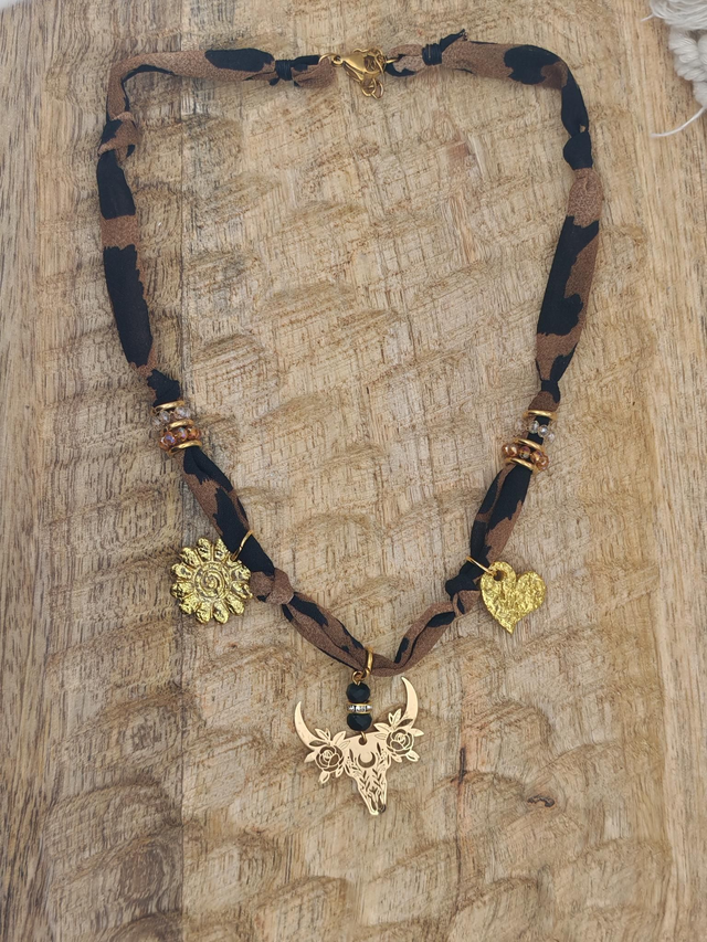 A Collier Marron Noire 