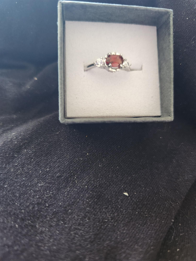 Sterling silver adjustable ring with 1.4ct GARNET and cubic zirconia 