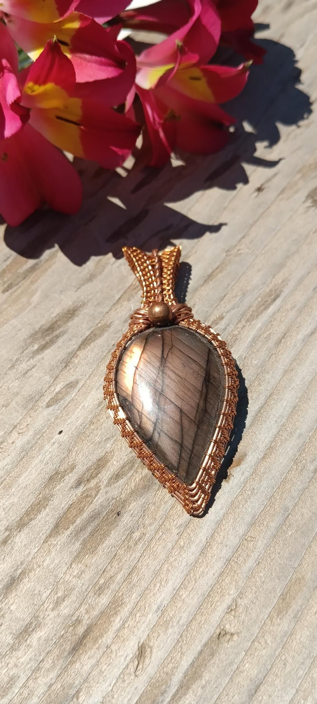 Pendentif sublime labradorite et Cuivre tissé